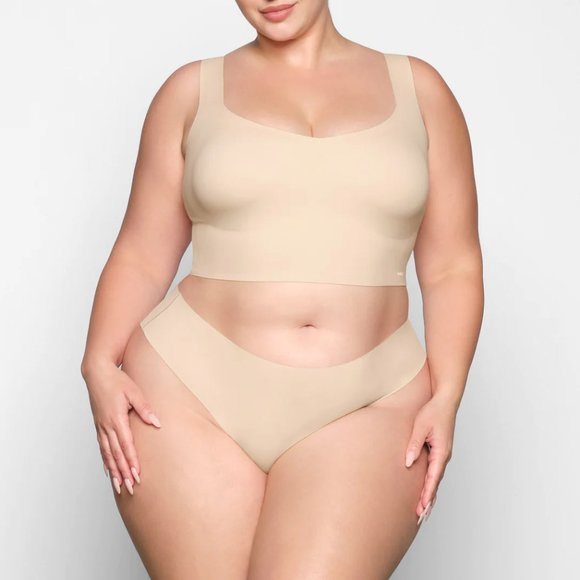 SKIMS Other - SKIMS Naked Plunge Longline Bra Sand V-Neck Wireless Seamless C7